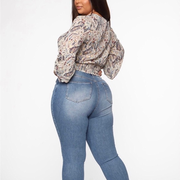 Fashion Nova Twist Front Crop Top - Picture 2 of 4